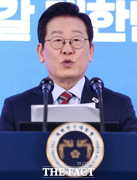 이재명 대통령이 8일 오후 서울 중구 서울스퀘어에서 열린 국가인공지능전략위원회 출범식 대한민국, AI로 날다에서 발언하고 있다. /뉴시스