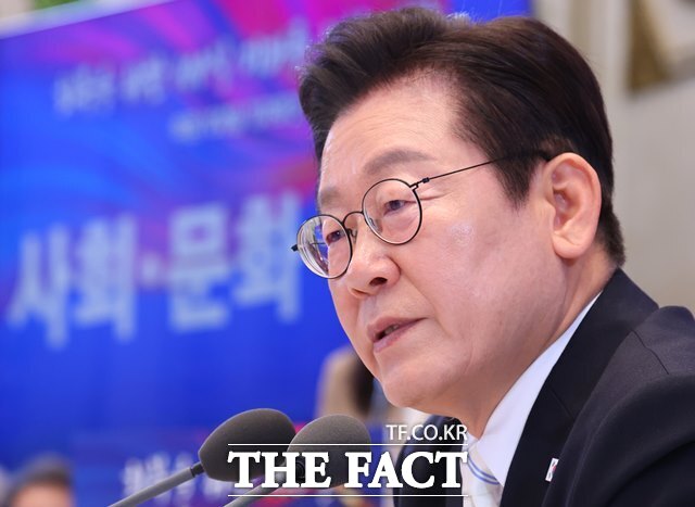 이재명 대통령이 11일 오전 청와대 영빈관에서 열린 취임 100일 기자회견에서 발언하는 모습. 이 대통령은 모두발언에서 앞으로 남은 4년 9개월은 도약과 성장의 시간이라고 강조했다. /뉴시스