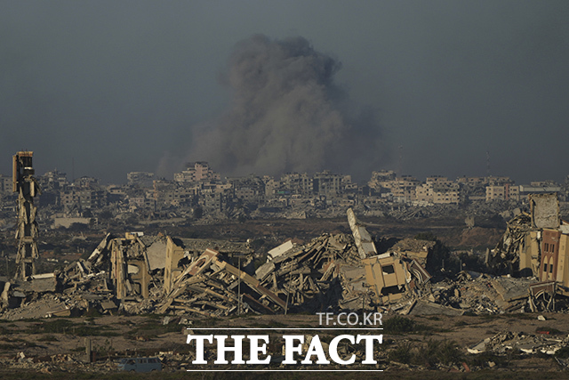 가자시티 중심부에서 바라본 공습지역. /가자시티=AP.뉴시스