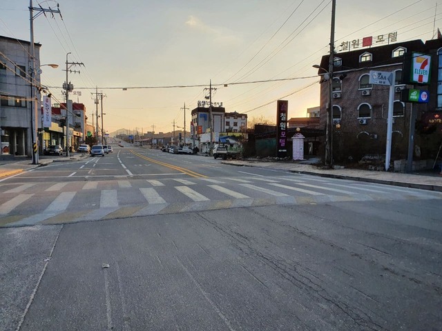 산업통상자원부는 내수경기 진작과 지역 활력 제고를 위해 범부처 협업으로 지방살리기 상생 자매결연을 추진한다고 15일 밝혔다. 사진은 강원도 신철원 읍내 입구. / 뉴시스