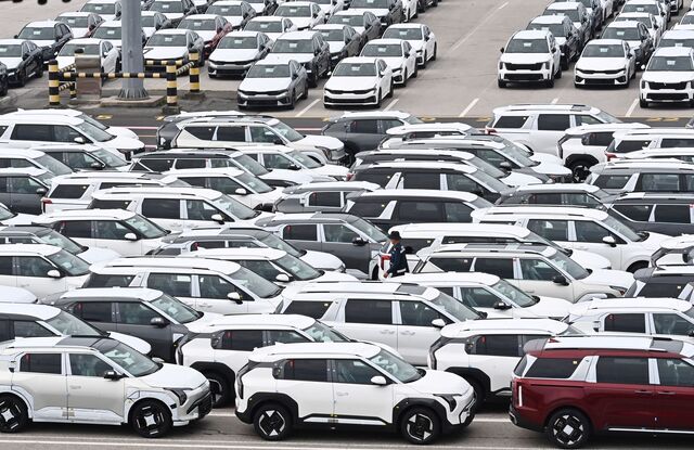 산업통상자원부는 8월 자동차산업 동향을 발표하고 지난달과 1~8월 누적 자동차 수출액 모두 역대 최고치를 기록했다고 16일 밝혔다. / 산업부