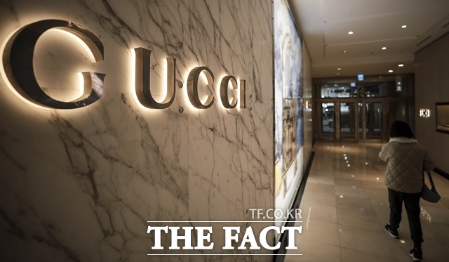 명품 브랜드 구찌, 발렌시아가, 알렉산더 맥퀸 등을 운영하는 프랑스 럭셔리 그룹 케링에서 고객 개인정보가 유출됐다. /뉴시스