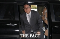  '윤 즉시항고 포기' 심우정 전 총장 특검 출석…묵묵부답