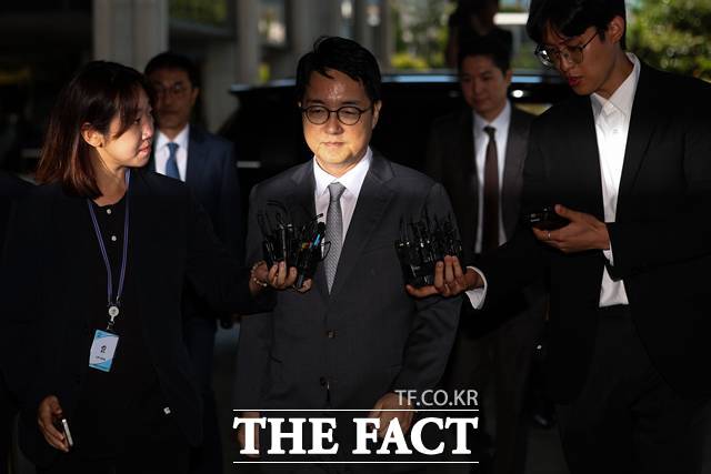 심우정 전 검찰총장이 21일 서울 서초구 서울고등검찰청에 위치한 내란 특검(특별검사 조은석)에 피고발인 신분으로 조사를 받기 위해 출석하고 있다. 심 전 총장은 법원의 윤석열 전 대통령 구속취소 결정 이후 즉시항고를 제기하지 않았다는 이유로 직권남용·직무유기 등 혐의로 고발된 바 있다. 2025.09.21./뉴시스