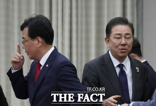  [취재석] 제 갈 길만 가는 관성 정치, 벗어날 수 있을까