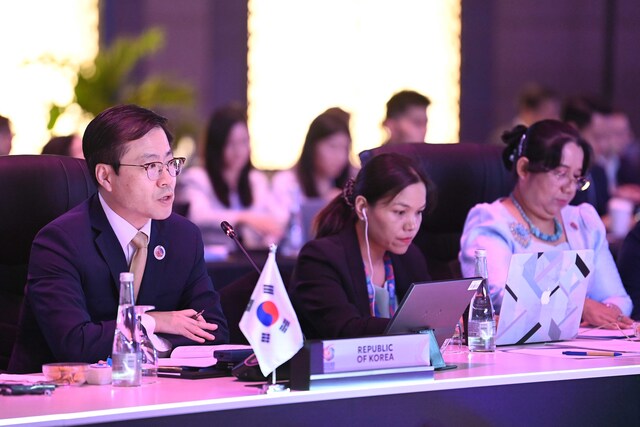 여한구 산업통상자원부 통상교섭본부장은 지난 24일 말레이시아 쿠알라룸푸르에서 열린 한-아세안 경제장관회의에 참석해 한국의 새 정부는 아세안을 중심에 두고 신남방정책을 확대·발전시켜 나가고 있다고 말했다. / 산업부