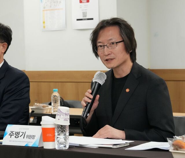 주병기 공정거래위원장은 25일 벤거기업협회에서 중소벤처 업계 현장 소통 간담회를 열고 임기 동안 기술탈취 근절을 최우선 과제 중 하나로 추진하겠다고 강조했다. / 공정위