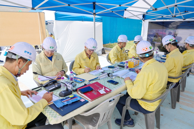 한국수력원자력은 한빛원자력본부에서 유관기관과 합동으로 대규모 재난대응 안전한국훈련을 시행했다고 29일 밝혔다. / 한수원