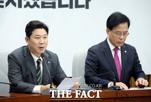 국민의힘이 추석 연휴를 앞두고 더불어민주당의 종교단체 경선 동원 의혹과 이재명 대통령 최측근 인사 논란이 쏟아지면서 정국 반전을 노리고 있다. 사진은 진종오 국민의힘 의원이 1일 서울 여의도 국회에서 열린 상임위원장 및 간사단 회의에서 발언하고 있는 모습. /뉴시스