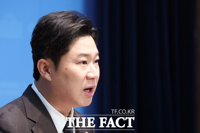 서울경찰청 공공범죄수사대는 13일 오후 김 의원의 정치자금법, 청탁금지법 위반 등 혐의와 관련해 진 의원의 고발인 조사를 진행한다. /뉴시스