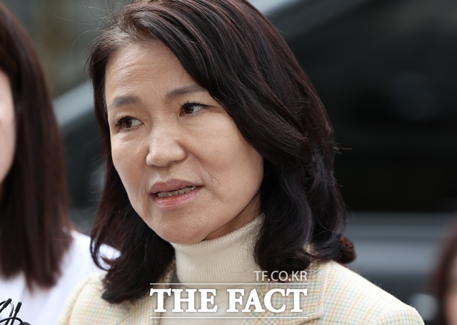 공직선거법·국가공무원법 위반 등 혐의로 체포된 이진숙 전 방송통신위원장이 지난 4일 오후 서울 양천구 서울남부지법에서 열린 체포적부심에 출석하고 있다. /뉴시스