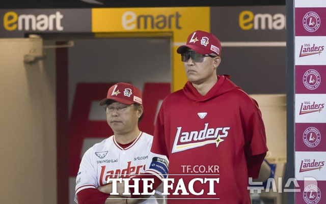 이숭용 SSG 랜더스 감독의 투수진 운용이 아쉬움으로 남는 준플레이오프 1차전이었다. /뉴시스