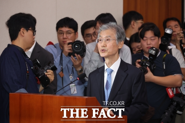 조희대 대법원장이 13일 서울 여의도 국회에서 열린 법제사법위원회의 대법원 등 국정감사에서 인사말을 하고 있다. /뉴시스