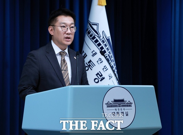 김남준 대통령실 대변인이 14일 오후 용산 대통령실에서 브리핑을 하고 있다. /대통령실