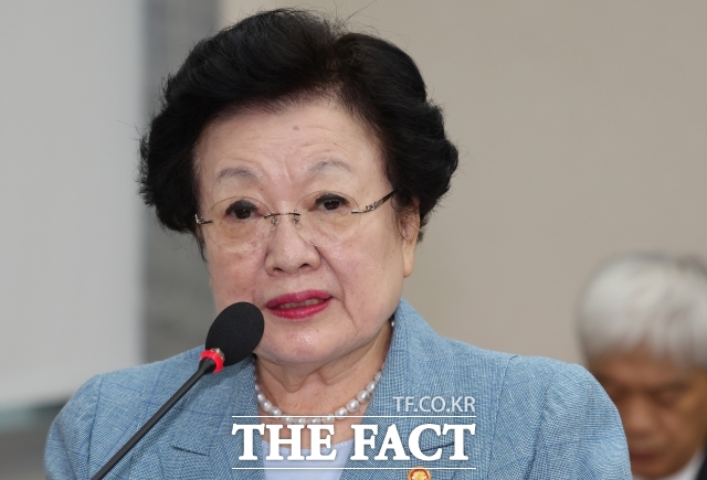 김건희 여사 연루 의혹을 수사하는 민중기 특별검사팀이 이배용 전 국가교육위원장을 불러 조사한다. 이배용 전 국가교육위원장이 지난 8월25일 서울 여의도 국회 교육위원회 전체회의에서 발언하고 있다. /뉴시스