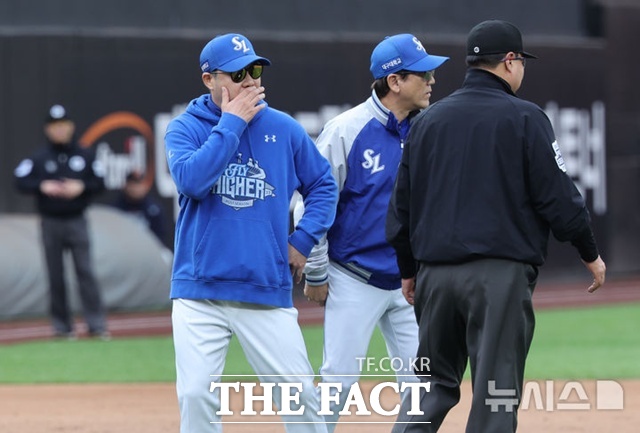 박진만 삼성 라이온즈 감독은 SSG 랜더스와의 준플레이오프에 이어 또 다시 불펜 운영에 미숙함을 보였다. /대전=뉴시스