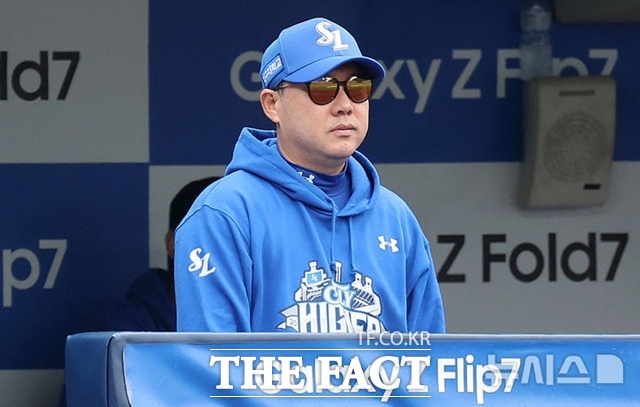박진만 삼성 리이온즈 감독이 가장 믿는 불펜 투수인 이호성을 아끼다 한화 이글스와의 플레이오프 1차전을 내줬다. /뉴시스
