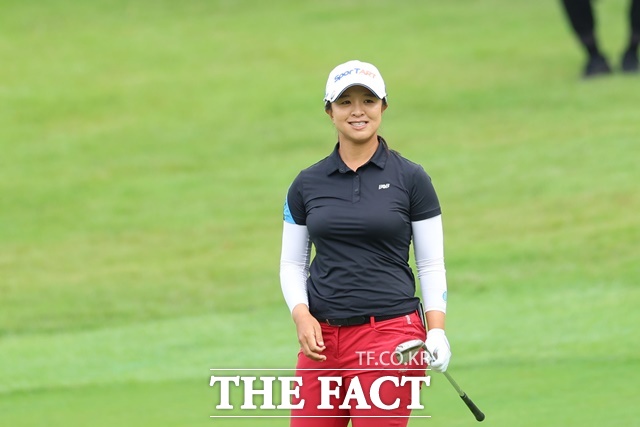 최종 라운드에서는 빨간 바지를 입고 경기에 나서는 김세영이 19일 와이어 투 와이어 우승을 일궈냈다./해남=뉴시스