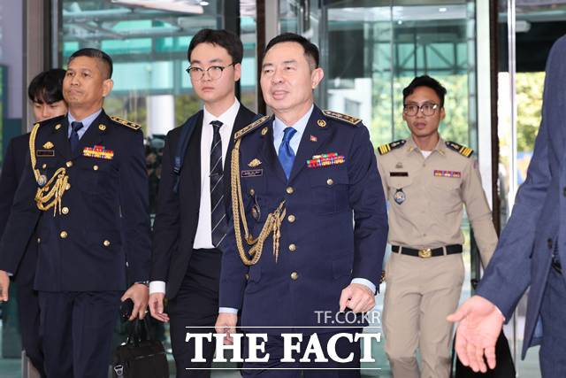 치아 삐어우(Chea Peou) 캄보디아 경찰청 차장이 20일 오후 유재성 경찰청장 직무대행과 한국인 대상 스캠(온라인 사기) 범죄 대응과 협력 방안 논의를 위한 양자회담을 위해 서울 서대문구 경찰청에 도착하고 있다. 2025.10.20. /뉴시스