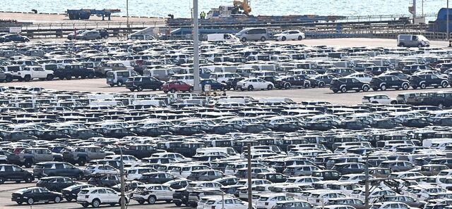 산업통상부는 20일 9월 자동차산업 동향을 발표했다. 사진은 지난 16일 경기 평택항. / 뉴시스