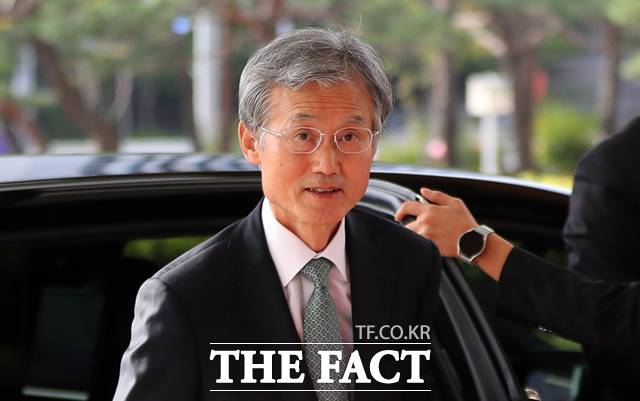 조희대 대법원장이 21일 서울 서초구 대법원으로 출근하고 있다. 2025.10.21./뉴시스