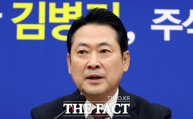 국회 국정감사가 후반전으로 접어들면서 국민의힘도 정부·여당을 향한 공세 수위를 최고치로 높여가고 있다. 사진은 장동혁 국민의힘 대표가 23일 서울 여의도 국회에서 열린 최고위원회의에서 발언하고 있는 모습. /뉴시스
