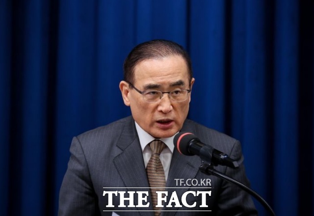 위성락 국가안보실장이 26일 미국과의 관세·안보 협상과 관련해 조인트 팩트시트 발표 가능성을 열어뒀다. 사진은 위 실장이 지난 24일 서울 용산 대통령실 청사에서 ASEAN 순방 및 APEC 정상회의 일정 관련 브리핑을 하고 있는 모습. /뉴시스