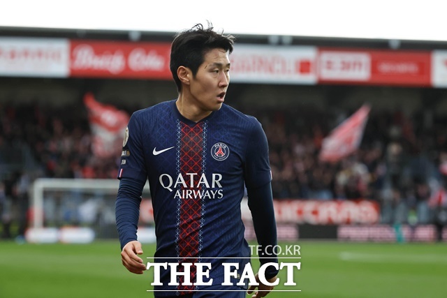 이강인이 발목 부상으로 결장한 PSG가 14일 랑스를 1-0으로 제압하면서 리그1 14번째 우승의 금자탑을 쌓았다./AP.뉴시스