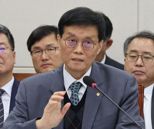 이창용 한국은행총재가 29일 서울 여의도 국회에서 열린 기획재정위원회 국정감사에서 질의에 답하고 있다. /뉴시스