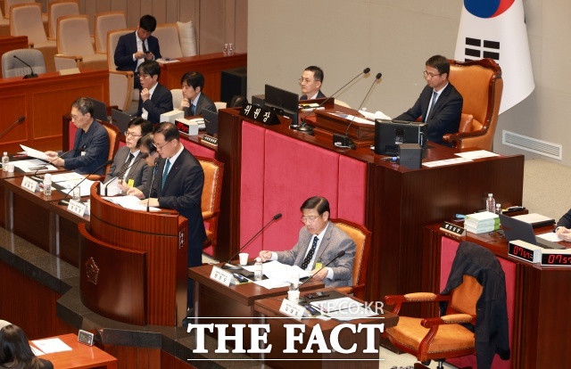 김대종 세종대학교 경영학부 교수가 5일 서울 여의도 국회에서 열린 예산결산특별위원회의 2026년도 예산안 및 기금운용계획안에 대한 공청회에서 발언하고 있다. /뉴시스