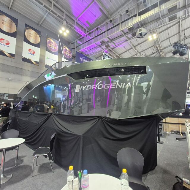 빈센이 수소연료전지 시스템과 배터리 추진 시스템을 활용해 선보인 선박. / 광주=정다운 기자