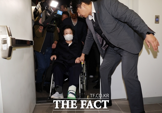 매관매직 의혹을 받는 이배용 전 국가교육위원장이 지난 6일 김건희 여사 연루 의혹을 수사하는 민중기 특별검사팀에 참고인 신분으로 출석했다. /뉴시스