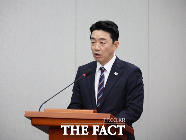 강훈식 대통령 비서실장이 6일 서울 여의도 국회에서 열린 운영위원회의 대통령비서실 등 국정감사에서 인사말을 하고 있다. /뉴시스