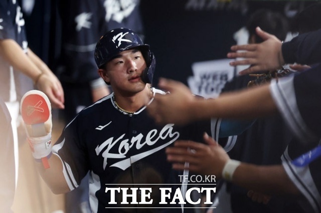 한국 대표팀의 새로운 해결사로 주목받고 있는 안현민은 15일 일본전에서 선제 2점 홈런을 날려 존재감을 확인했다. /뉴시스