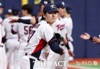  한국야구 고질병 ‘사사구 11개’ 남발…일본 타선에 초토화, 10연패 ‘굴욕’ [한일전]