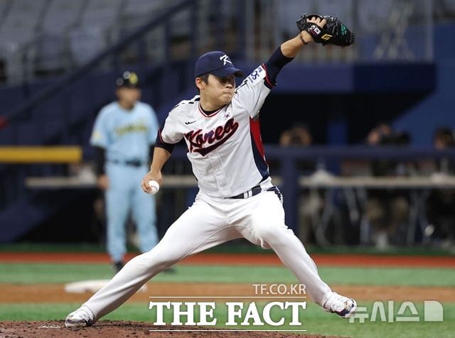 박영현은 마운드에서 피로감을 보였다. 속구 스피드가 7km 이상 떨어졌지만 정확한 제구로 일본 타자들을 요리해 눈길을 끌었다. /뉴시스