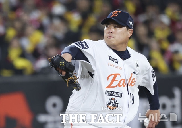 류현진은 전성기에 비해 구위가 많이 약해졌다. 하지만 2이닝 정도는 완벽하게 막아낼 능력이 있다. /뉴시스