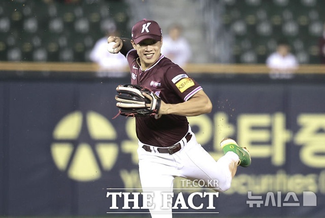 송성문마저 키움 타선에서 빠진다면 이정후 김혜성에 이어 3년 연속으로 주축 타자의 해외 유출이다. 가뜩이나 약한 키움 타선은 2026시즌 기댈 구석이 없다. /뉴시스