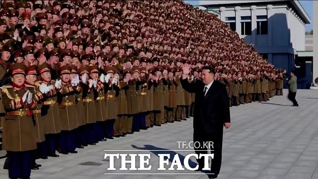 김정은 북한 국무위원장(사진)은 지난 18일 공안·사법기관, 19일 강동군병원 준공식, 20일 회양군민발전소 준공식까지 민생·치안·지역개발을 잇달아 챙겼다. 사진은 김정은 북한 국무위원장이 지난 18일 국가보위성을 축하 방문했던 모습이다. /뉴시스, 조선중앙TV 갈무리