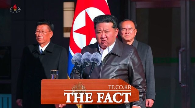 북한은 최근 나흘 동안 주민들이 보는 노동신문에 사설 등을 포함해 ‘강원도 정신’을 전면에 내세웠다. 김정은 북한 국무위원장(사진)이 지난 20일 새로 지어진 회양군민발전소 준공식에 참석했다. /뉴시스, 조선중앙통신TV 갈무리