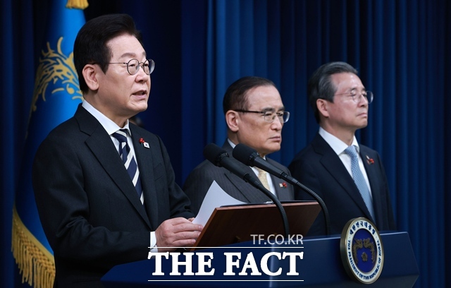 이재명 대통령이 3일 오전 용산 대통령실에서 빛의 혁명 1주년 대국민 특별성명을 발표하고 있다. /뉴시스