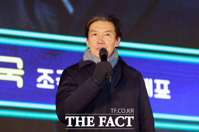 조국 조국혁신당 대표가 전세사기 특별법 개정안의 연내 처리를 촉구했다. 조국 조국혁신당 대표가 12·3 비상계엄 사태 1년인 3일 서울 여의도 국회 앞에서 열린 '12.3 내란외환 청산과 종식, 사회대개혁 시민대행진'에서 발언하고 있다. /뉴시스