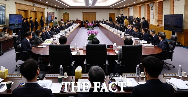 조희대 대법원장이 5일 서울 서초구 대법원에서 열린 전국법원장회의에서 인사말을 하고 있다./뉴시스