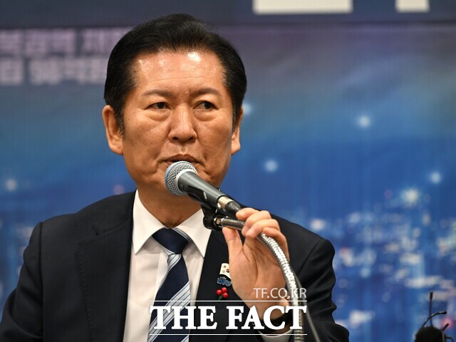 정청래 더불어민주당 대표가 10일 오전 광주 서구 김대중컨벤션센터에서 열린 민주당 현장 최고위원회의에서 발언하고 있다./뉴시스