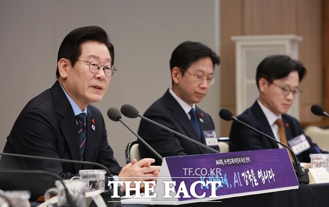 이재명 대통령이 10일 오후 용산 대통령실에서 주재한 '인공지능(AI) 시대 K-반도체 비전과 육성전략 보고회'에서 발언하고 있다. /뉴시스