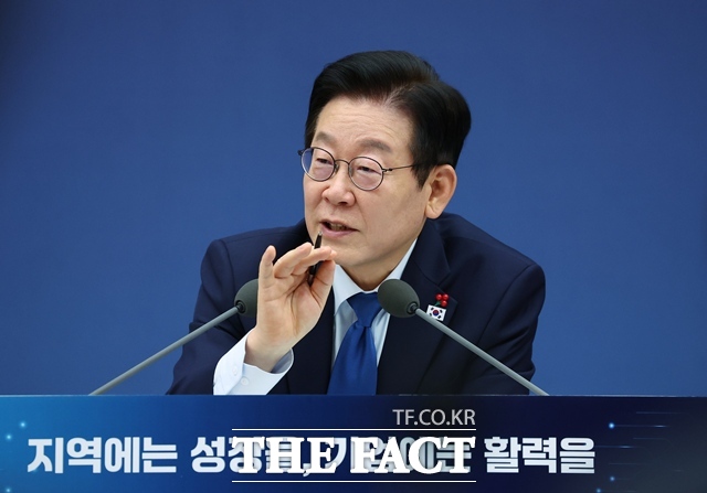 이재명 대통령이 17일 오전 세종시 정부세종컨벤션센터에서 열린 산업통상부·지식재산처·중소벤처기업부 업무보고에서 발언하고 있다. /뉴시스