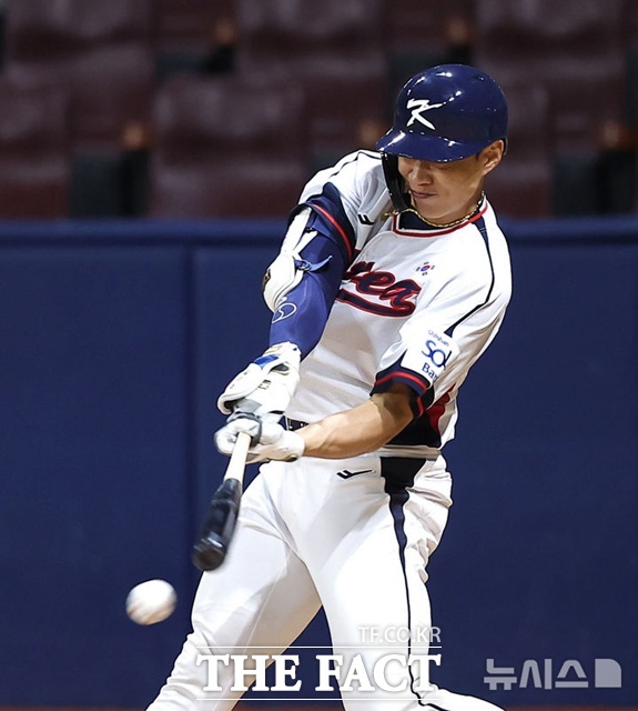 송성문이 키움 히어로즈 소속 선수로는 6번째 메이저리그에 입성했다. 키움은 해마다 주축 선수가 해외로 유출되면서 전력에 큰 구멍이 생기고 있다. 최근 3년 연속 최하위에 이어 내년에도 강력한 꼴찌 후보다. /뉴시스