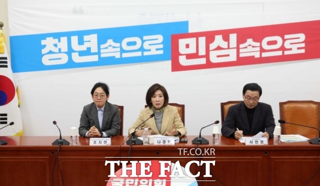 나경원 국민의힘 지방선거총괄기획단 위원장이 23일 오전 서울 여의도 국회에서 열린 지방선거총괄기획단 전체회의를 마치고 결과를 발표하고 있다. /뉴시스