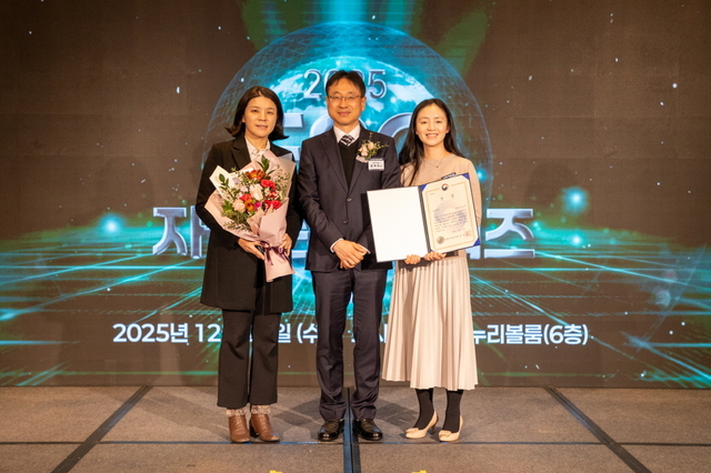 한국가스공사는 서울 종로구 포시즌스 호텔에서 열린 2025 ESG 자원순환 어워즈에서 우수기관으로 선정돼 기후부 장관상을 24일 수상했다. / 가스공사