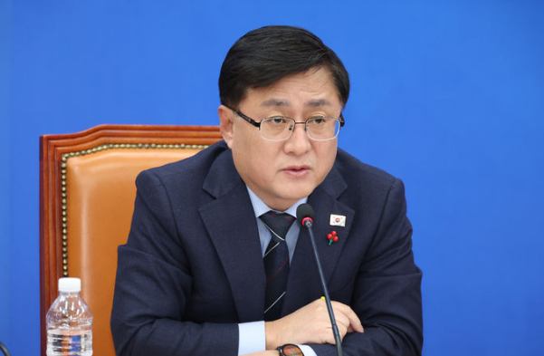 김성환 기후에너지환경부 장관은 30일 국회 의원회관 제1소회의실에서 열린 ‘바람직한 에너지 믹스 1차 정책토론회’에서 